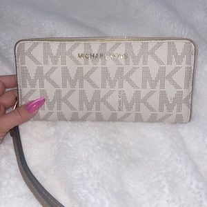 Michael kors wristlet